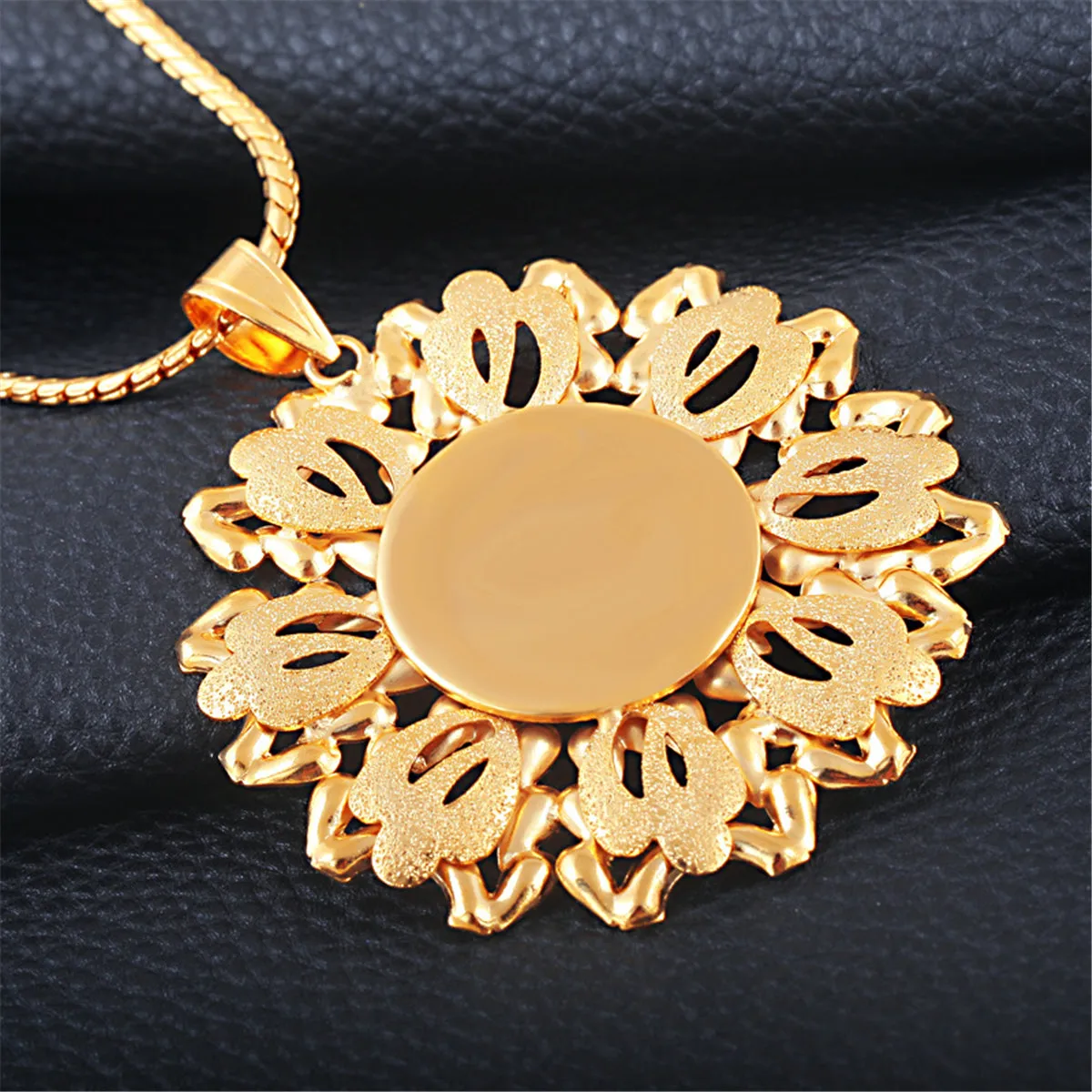 18K Gold-Plated Hollow Flower Pendant Necklace