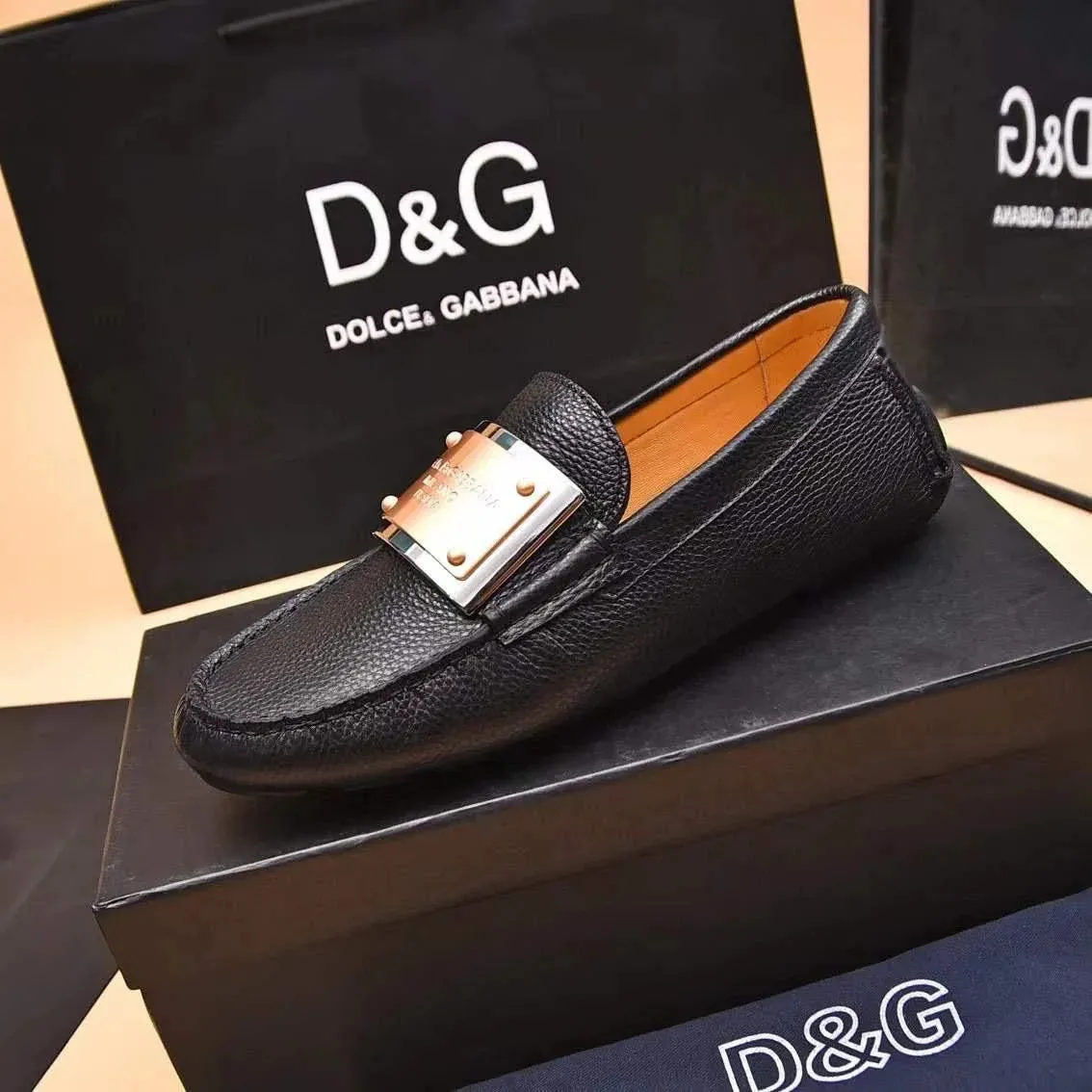 DOLCE & GABBANA || Black Leather Loafer With Metal Logo