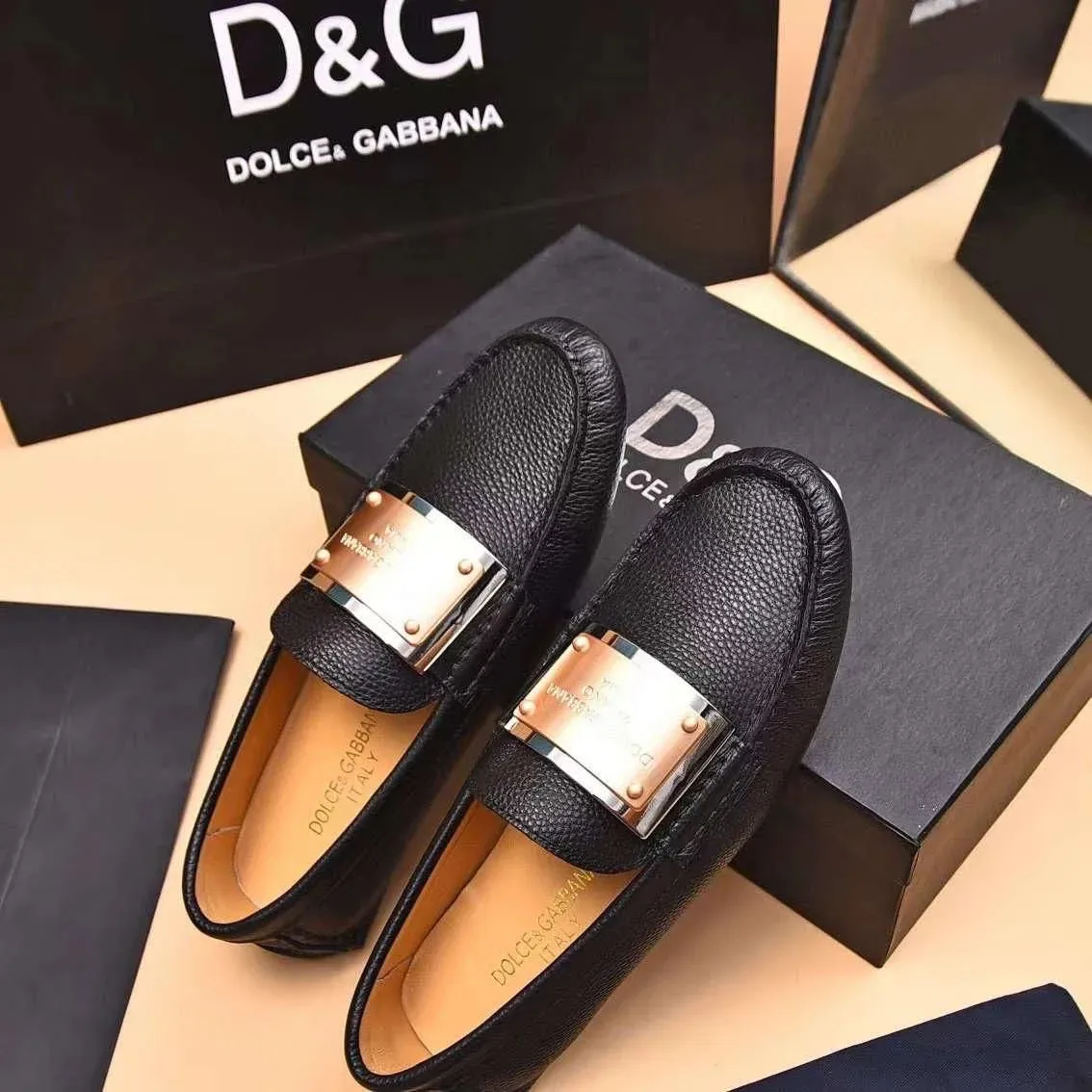 DOLCE & GABBANA || Black Leather Loafer With Metal Logo