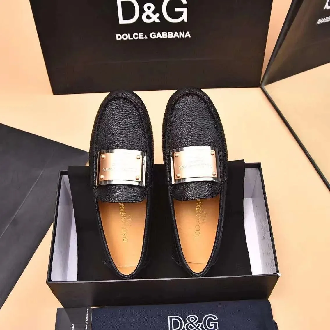 DOLCE & GABBANA || Black Leather Loafer With Metal Logo