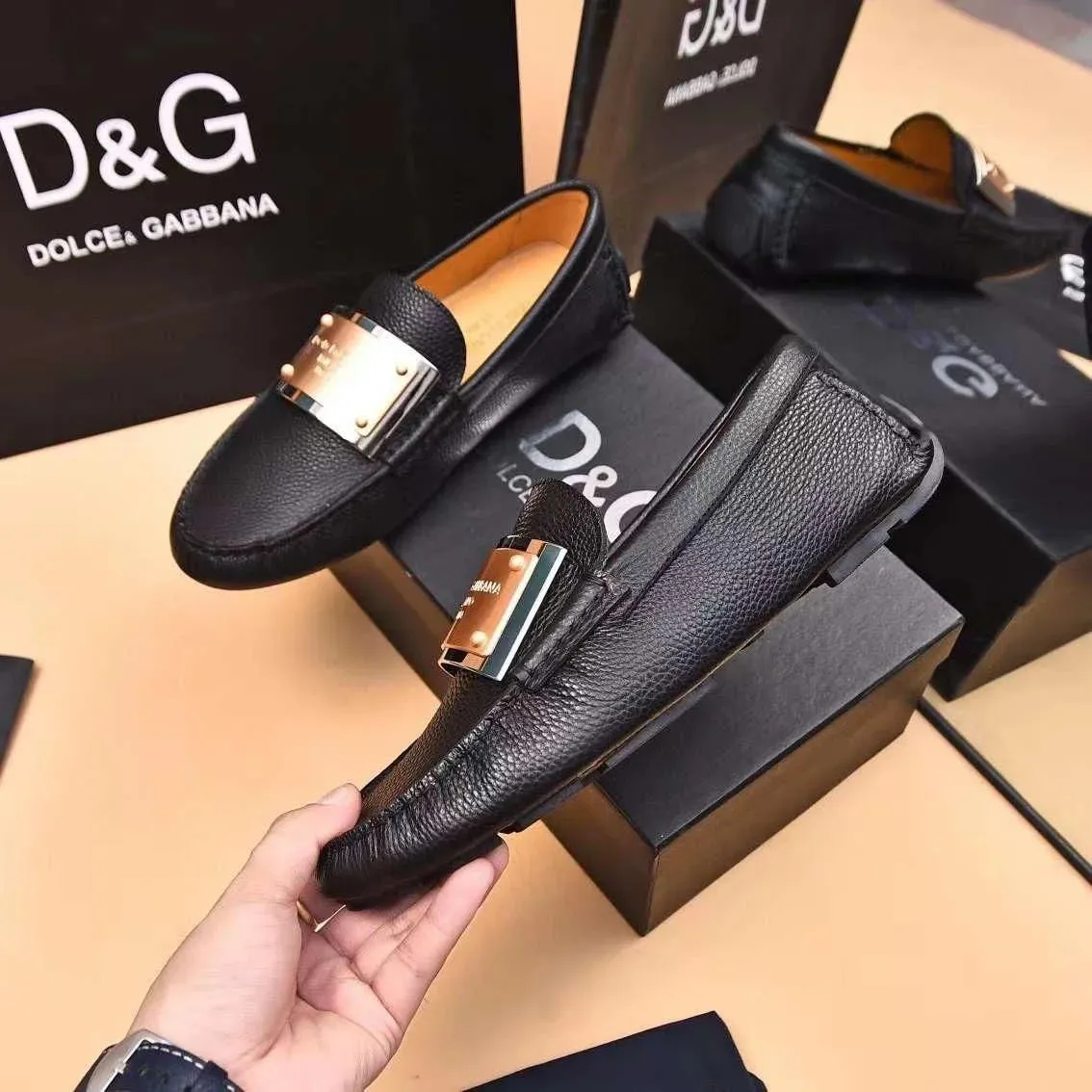 DOLCE & GABBANA || Black Leather Loafer With Metal Logo