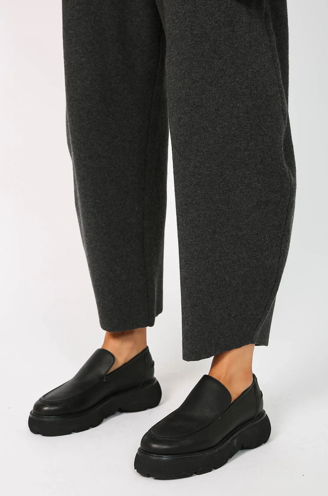 grid loafer / black