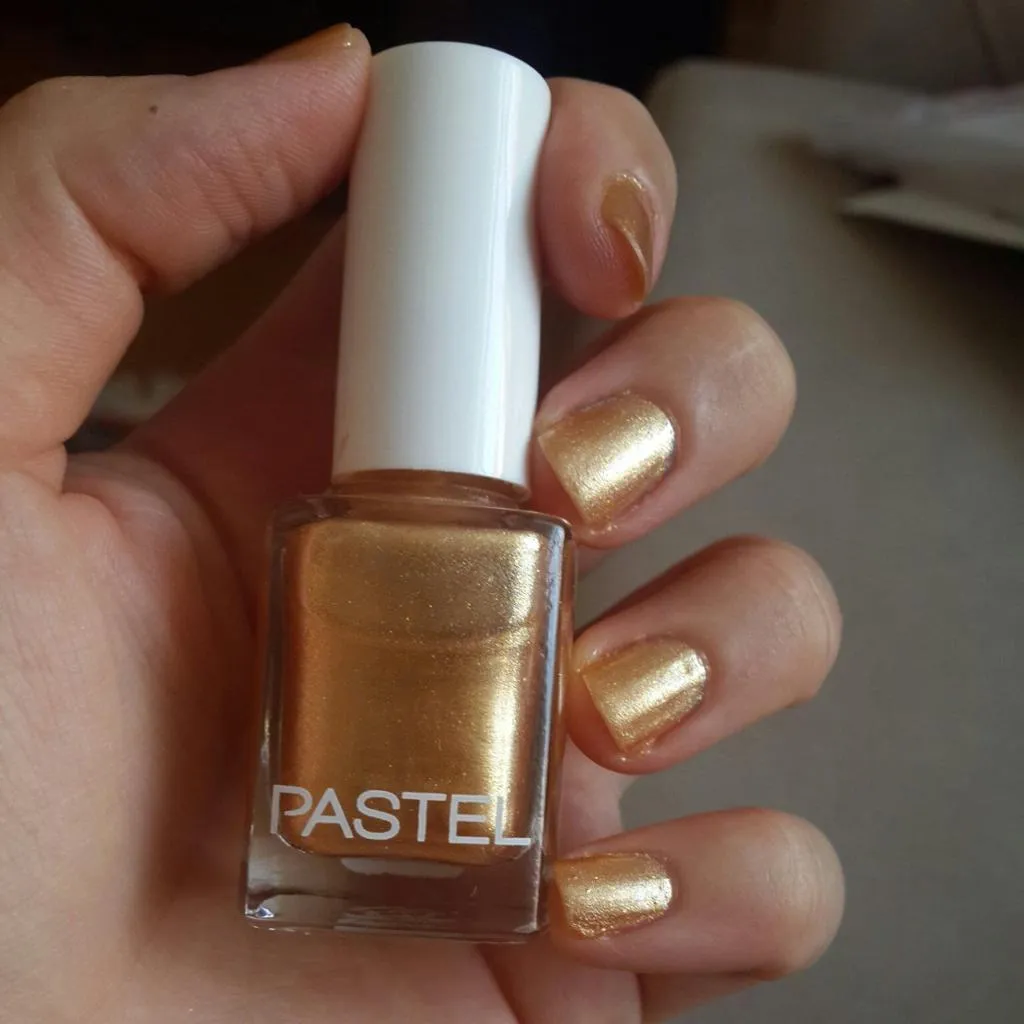 Pastel nail polish - 112