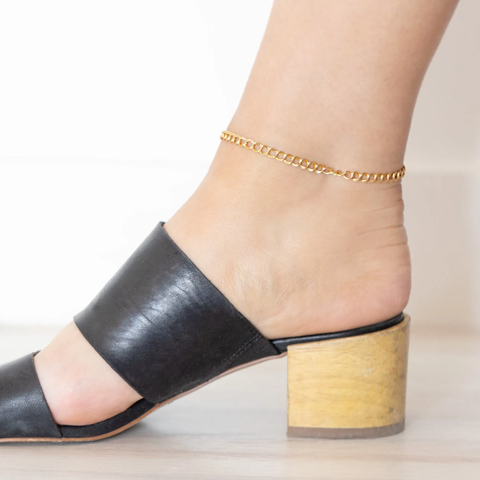 The Bold Curb Chain Anklet | Yellow Gold Filled