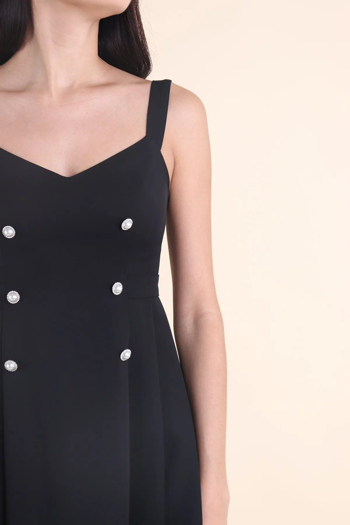 WINDSOR PLEATED DRESS IN BLACK