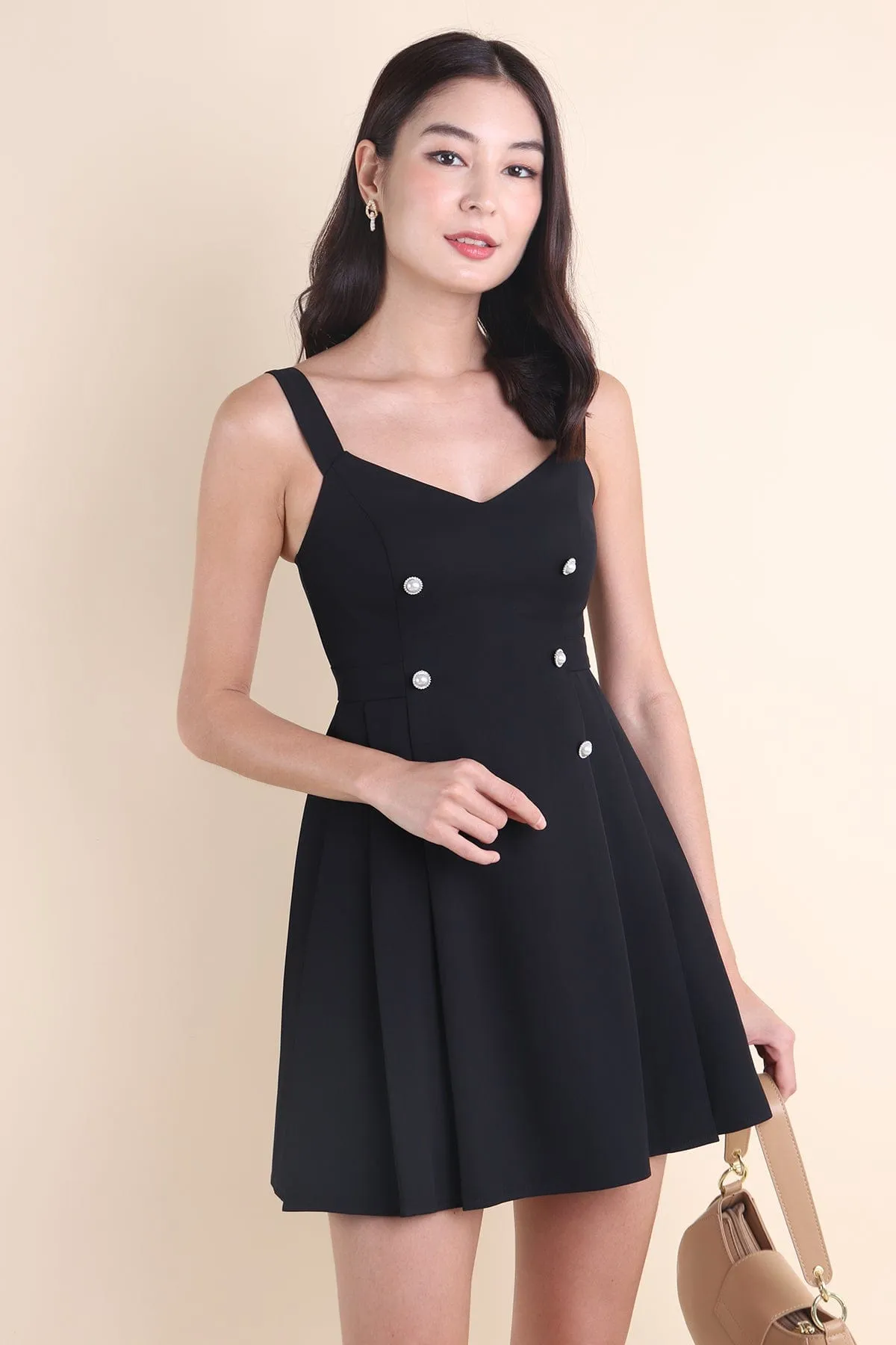 WINDSOR PLEATED DRESS IN BLACK