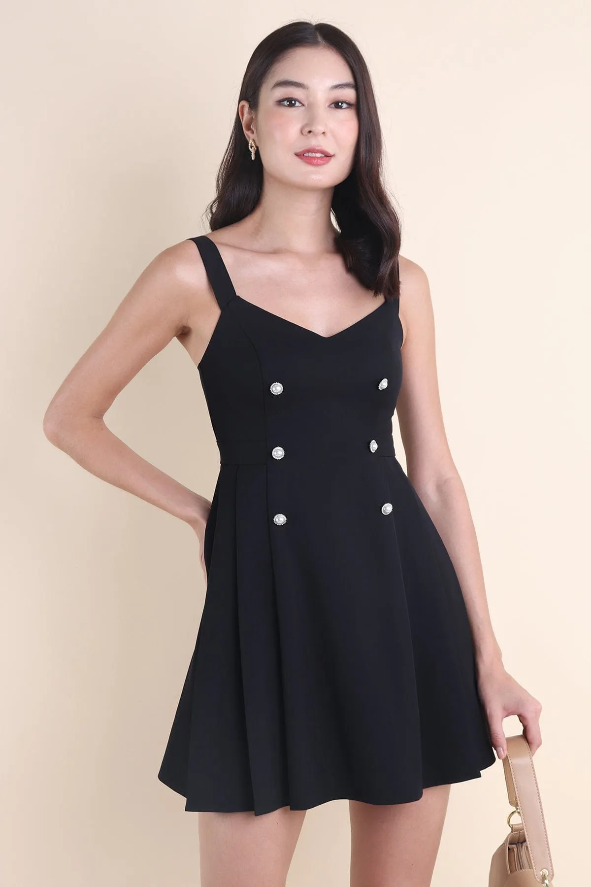 WINDSOR PLEATED DRESS IN BLACK